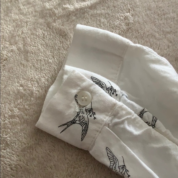 BLACK & WHITE EAGLE PRINT BLOUSE!!! - Picture 8 of 10